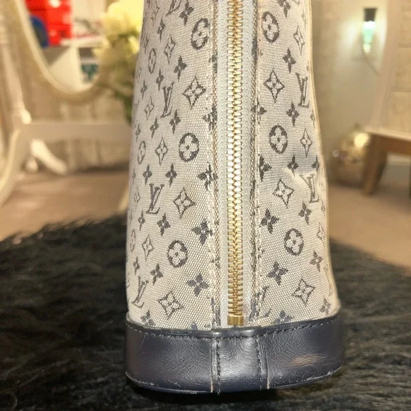 AUTHENTIC LOUIS VUITTON PADLOCK SHAPED HANDBAG! - Picture 10 of 15